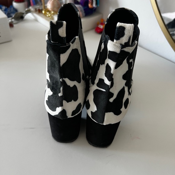 Chic Cow Print Ankle Booties - Picture 4 of 6